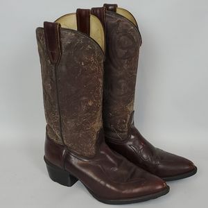 Women's cowboy boots size 15D